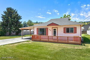 308 3rd St Property Photo 1