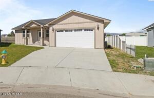 200 Ivone Dr Property Photo 2
