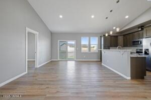 200 Ivone Dr Property Photo 7