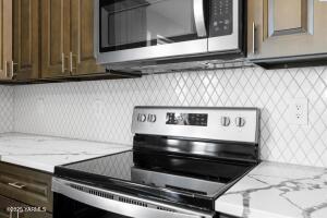 200 Ivone Dr Property Photo 9