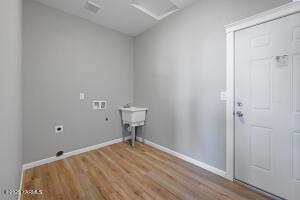 200 Ivone Dr Property Photo 28