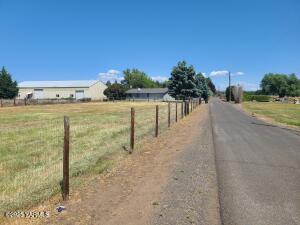 9509 Meadowbrook Rd Property Photo 2