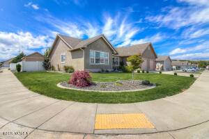 1008 90th Ave Property Photo 1