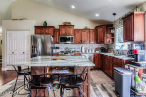 1008 90th Ave Property Photo 5