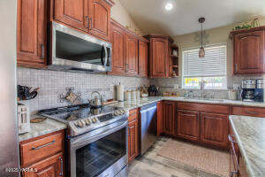 1008 90th Ave Property Photo 6