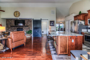 1008 90th Ave Property Photo 12