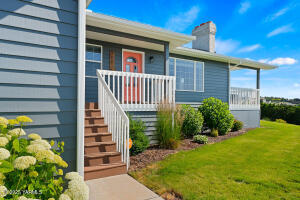 7905 Englewood Ave Property Photo 9