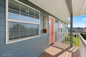 7905 Englewood Ave Property Photo 11