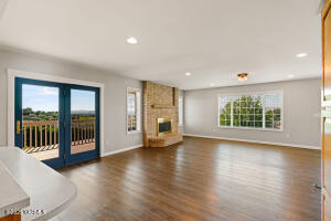 7905 Englewood Ave Property Photo 13