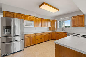 7905 Englewood Ave Property Photo 16