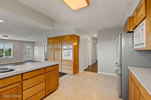 7905 Englewood Ave Property Photo 17