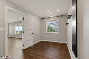 7905 Englewood Ave Property Photo 19