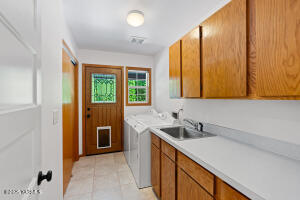 7905 Englewood Ave Property Photo 25