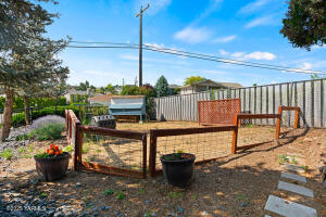 7905 Englewood Ave Property Photo 31