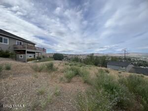 110 10th St Property Photo 13