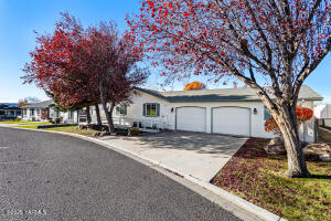 200 Bridle Way Property Photo