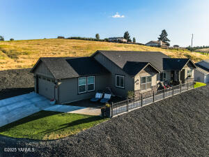 310 12th St Property Photo 1
