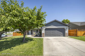 615 Areteaga Cir Property Photo