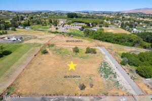 2582 Selah Loop Rd Property Photo