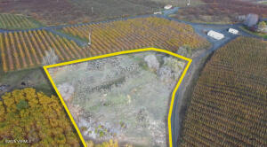 1460 Selah Heights Rd Property Photo