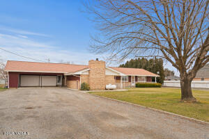 221 Meyers Rd Property Photo 4