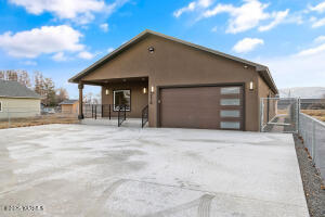 1210 Whatcom St Property Photo 2