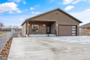 1210 Whatcom St Property Photo 3