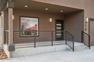 1210 Whatcom St Property Photo 4