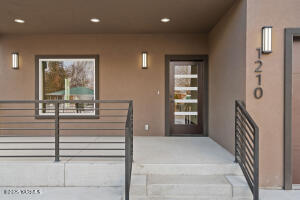 1210 Whatcom St Property Photo 5