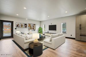 1210 Whatcom St Property Photo 6