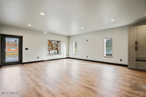 1210 Whatcom St Property Photo 7