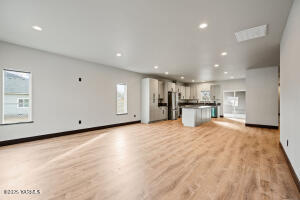 1210 Whatcom St Property Photo 9
