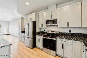 1210 Whatcom St Property Photo 15