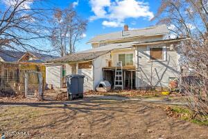 910 11th St Property Photo 4