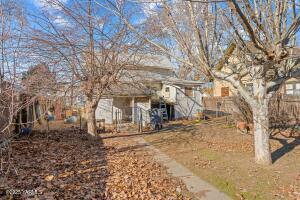 910 11th St Property Photo 5