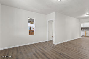 614 3rd St Property Photo 7