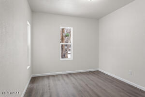 614 3rd St Property Photo 15