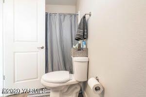 2600 Racquet Ln Property Photo 5