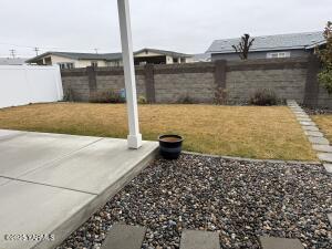 217 Claret Dr Property Photo 6