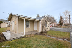 1012 8th Ave Property Photo