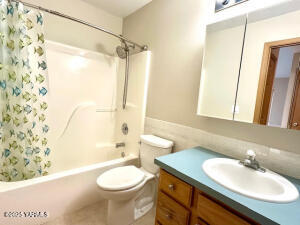719 73rd Ave Property Photo 7
