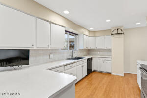 7803 Englewood Crest Dr Property Photo 15