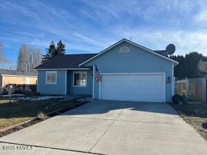 1215 Vineyard Dr Property Photo 1