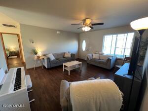 1215 Vineyard Dr Property Photo 4