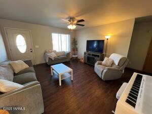 1215 Vineyard Dr Property Photo 5