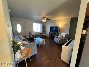 1215 Vineyard Dr Property Photo 6