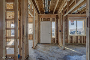 229 Bratton St Property Photo 4
