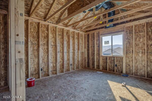 229 Bratton St Property Photo 8