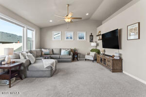 6109 Judd Ave Property Photo 6