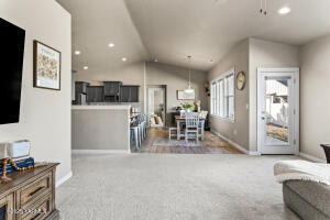 6109 Judd Ave Property Photo 8